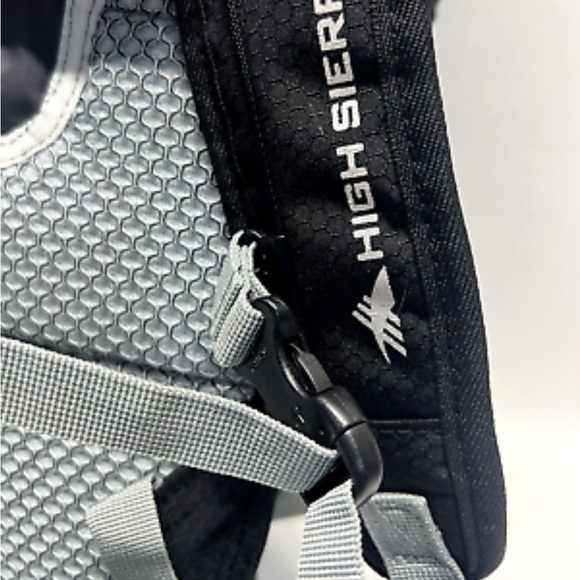 High Sierra, quick shot 70 backpack with 2.0 water, dispensing bag and hose.NWOT - Picture 4 of 10